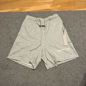 1:1 essentials shorts insane material perfect shorts